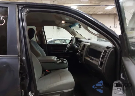 2019 Ram 1500 Classic Express 4X4 6'4 Box из США, поврежденный, VIN 1C6RR7FT5KS507885